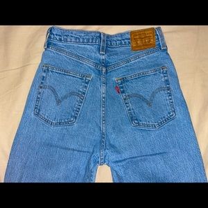 Levis’s Women’s Ribcage Straight Light Wash Jeans Size 26W 29L